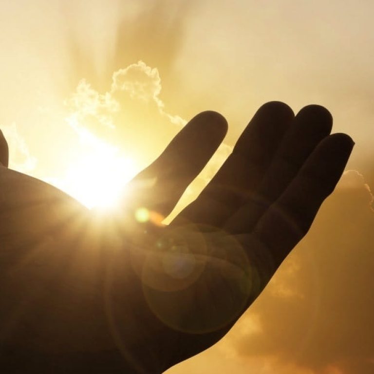 47040-35125-hand-sky-light-clouds.1200w.tn.1200w.tn