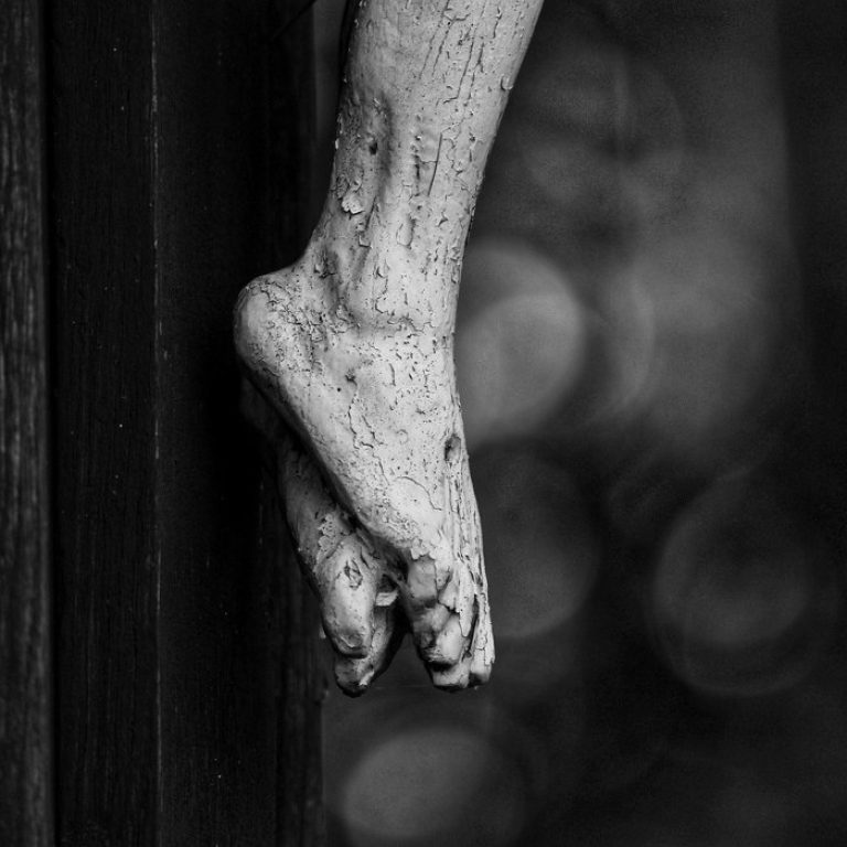 Gesù-crocifisso-preghiera-silenzio-Amore-Misericordia-Vangelo